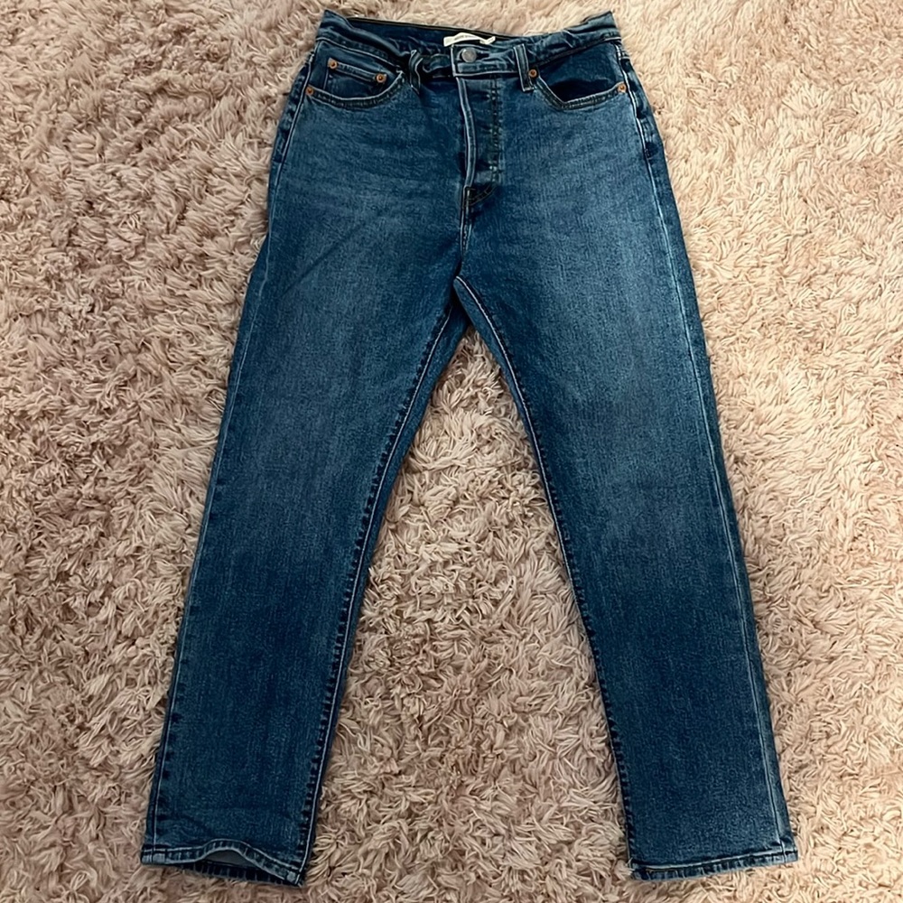 Size 29 Wedgie Straight Levi Originals